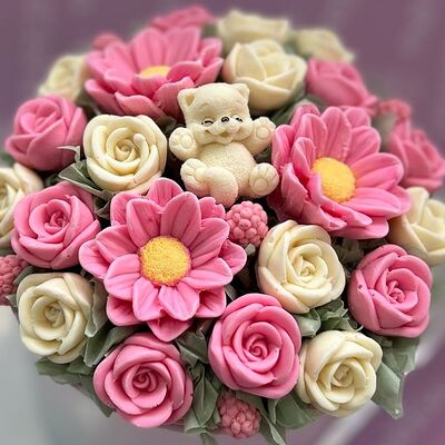 Шоколадный набор с котенком в Цветы из шоколада по цене 1500 ₽