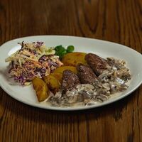 Медальоны из телятины в Борго кафе