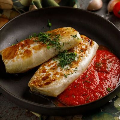 Голубцы с цыпленком и томатным соусом в Кукумбер по цене 460