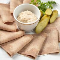 Язык отварной с огурцом и хреном в Бирвайн