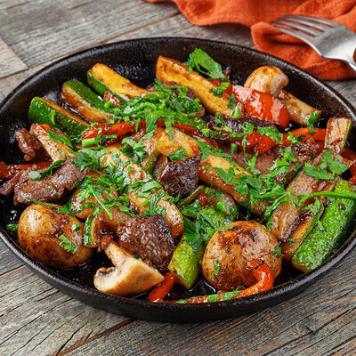 Шипящая сковородка с говядиной в Трапезная по цене 890 ₽