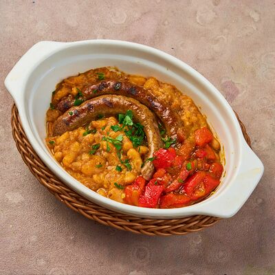 Запечённая фасоль с колбасками в Балкан Петроградский по цене 740 ₽