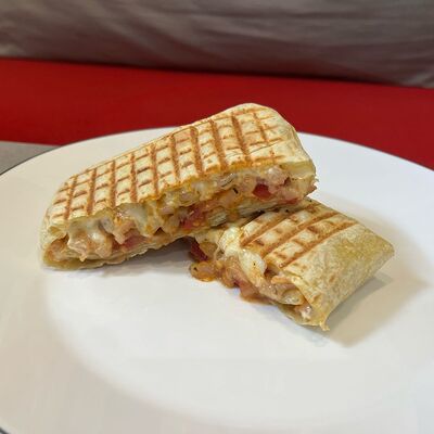 Кесадилья с креветкамив Red Camel Египетская кухня по цене 620 ₽