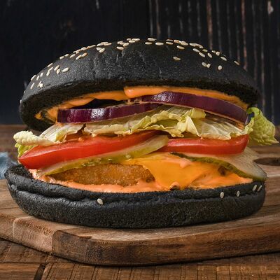 Бургер black с говядиной в Grand Шаверма по цене 490 ₽