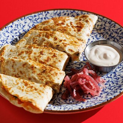 Кесадилья с сыром в Muchachos по цене 500 ₽