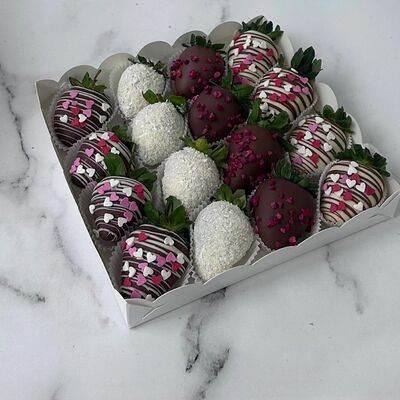 Набор 16 штук с сердцамив Любовь есть по цене 3200 ₽