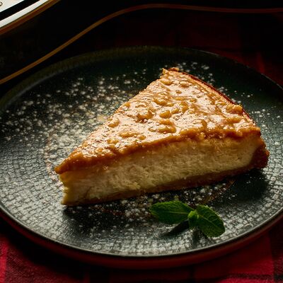 Чизкейк с солёной карамелью и арахисом в Dublin по цене 435 ₽