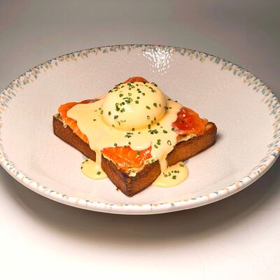 Бенедикт, лосось, мятый авокадо в I’m Thankful for Today по цене 935 ₽