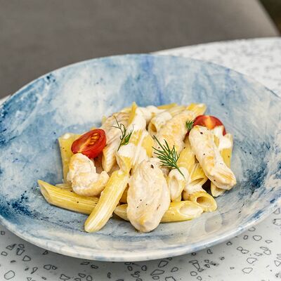 Макарошки с курицей в сливочном соусе в Coffee Industry по цене 480 ₽