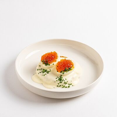 Картофельная лепешка с икрой, сливочным соусом и яйцом в Британские Пекарни по цене 670 ₽