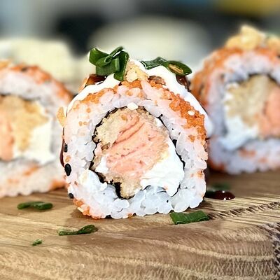 С хрустящим лососем в ГансРолл по цене 555 ₽