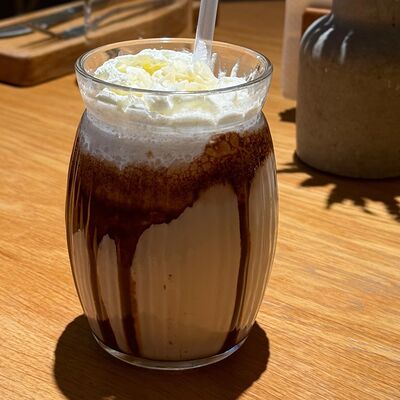 Шоколадный милкшейкв Городское кафе N31 по цене 531 ₽