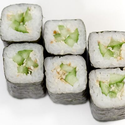 Ролл с огурцом в La Terrasse по цене 200 ₽