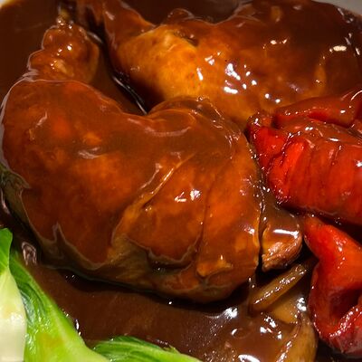 Куриное бедро в пикантном соусе в Эверест по цене 1120 ₽