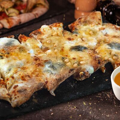 С горгонзолой, медом и кедровыми орешками в Мама Рома по цене 595 ₽