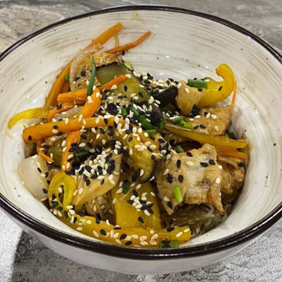 Фунчоза со свининой в Суши-бар Макото по цене 450 ₽