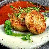 Биточки из щуки с пюре из цветной капусты в LobbyOne