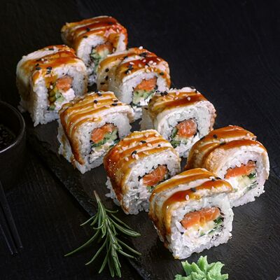 Ролл Канада в SUSHIBOX по цене 679 ₽