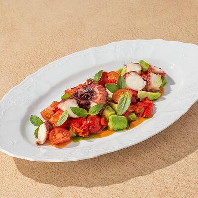 Салат с осьминогом и печёным перцем рамиро в Cristal по цене 1800 ₽