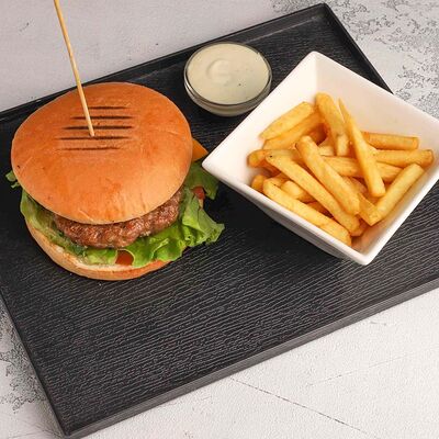 Бургер баранина + фри, соусв Шашлык от души по цене 680 ₽