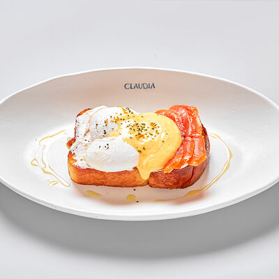 Яйцо Бенедикт, форель в Claudia по цене 880 ₽