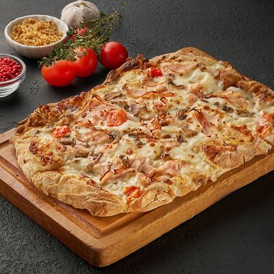 Пицца Ветчина и грибы в Хмель и солод по цене 635 ₽