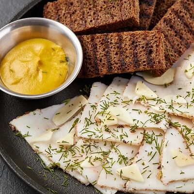 Сало с чесноком в По Чесноку по цене 465 ₽