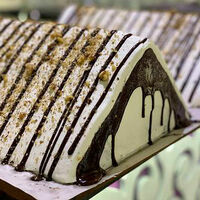 Пирамида в Bravissimo Bakery
