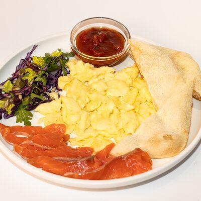 Скрембл с форелью в Pizzayolo по цене 745 ₽