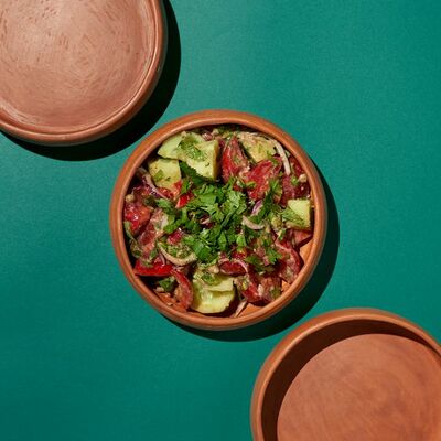 Овощной салат по-тбилисски в Хачапури и Вино по цене 295 ₽