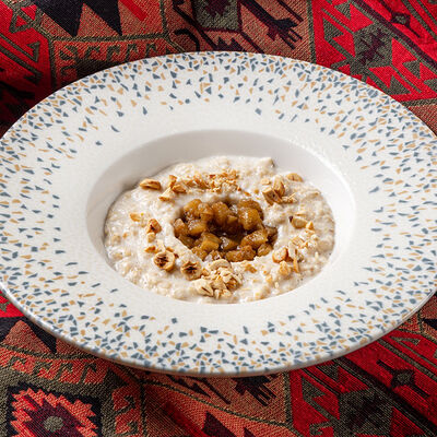 Каша овсяная с фундуком в Хмели & Сунели по цене 290 ₽