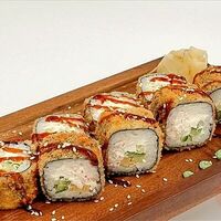 Горячий ролл с крабом в SUSHIPIZZAWOK