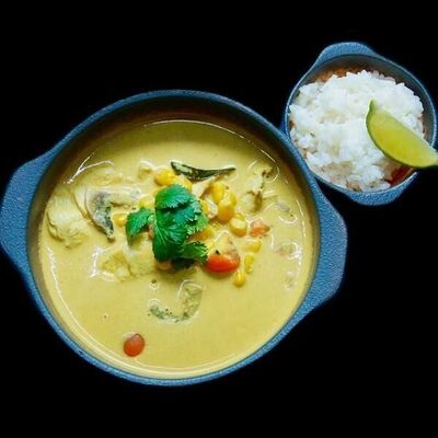 Желтый карри с креветкамив Tom-Yam по цене 750 ₽