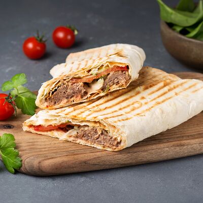 Люля-кебаб из баранины и телятины в лаваше в Мясо на углях по цене 449 ₽