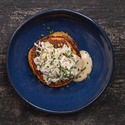 Оладьи из батата с крабом и авокадо в Tehnikum по цене 820 ₽