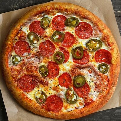 Пицца Пеперони с халапеньо в Гастропаб Ёж по цене 760 ₽