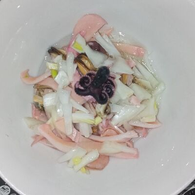 Салат из морепродуктов в Берлога по цене 470 ₽
