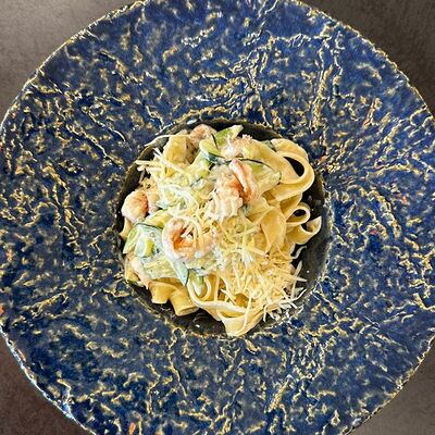 Тальятелле с креветками и цукини в сливочном соусе в Лепила мама по цене 720 ₽