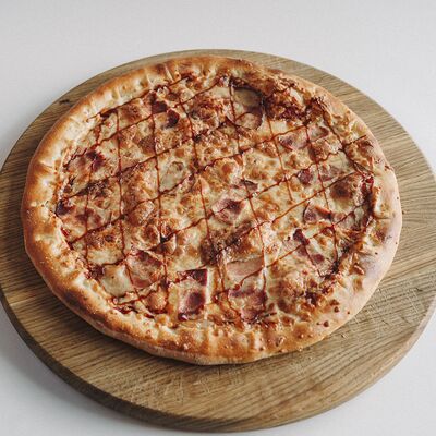 Пицца с беконом в The Кухня по цене 900 ₽