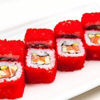 Ролл Калифорния с лососем в Sushi рыбу