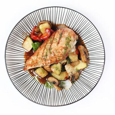 Куриное филе, фаршированное сыром моцарелла в San-Pizzerino по цене 790 ₽