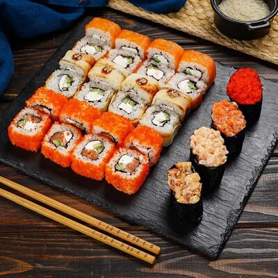 Семейный сет на вечер с роллами Калифорния и Филадельфия в Fast Япония Premium Sushi по цене 1600 ₽