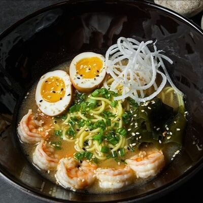 Тантанмен с креветками в Эбби Noodles & Sushi Bar по цене 580 ₽