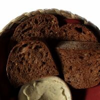 Хлеб на закваске со взбитым масломв Эсперанто