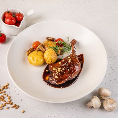 Томлёная утиная ножка в АндерСон по цене 1030 ₽