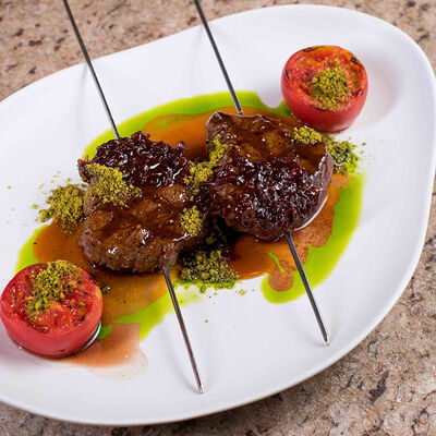 Говяжья вырезка, карамелизованный лук, фисташки в Folk по цене 2490 ₽