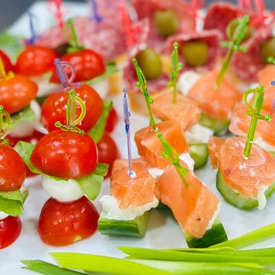 Ассорти канапе в Каролина по цене 995 ₽