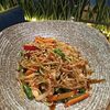 Лапша с курицей и овощами в соусе терияки в Friends cafe and bar по цене 580