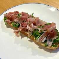 Брускетта с пармой в Vinch