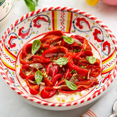 Перчики рамиро со страчателлой и анчоусами в Osteria Dolce по цене 790 ₽